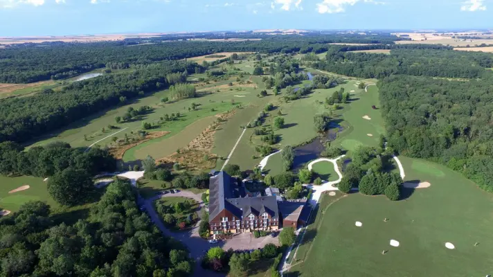 Domaine de la Forêt d’Orient Restaurant Spa et Golf à Rouilly-Sacey
