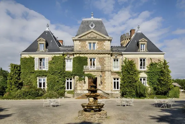 Château de Faverges-de-la-Tour à Faverges-de-la-Tour