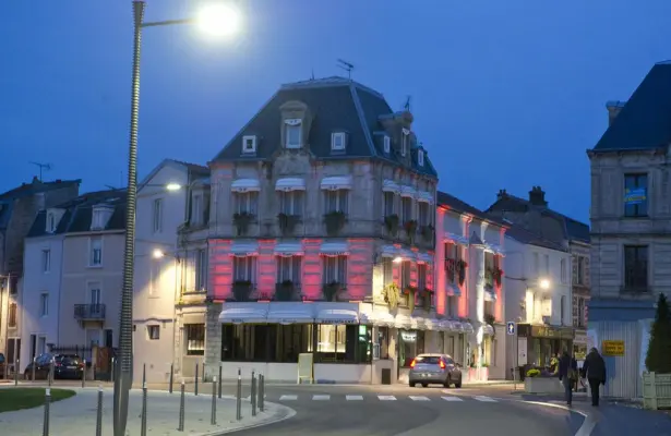 Hôtel Restaurant Les Remparts à Chaumont